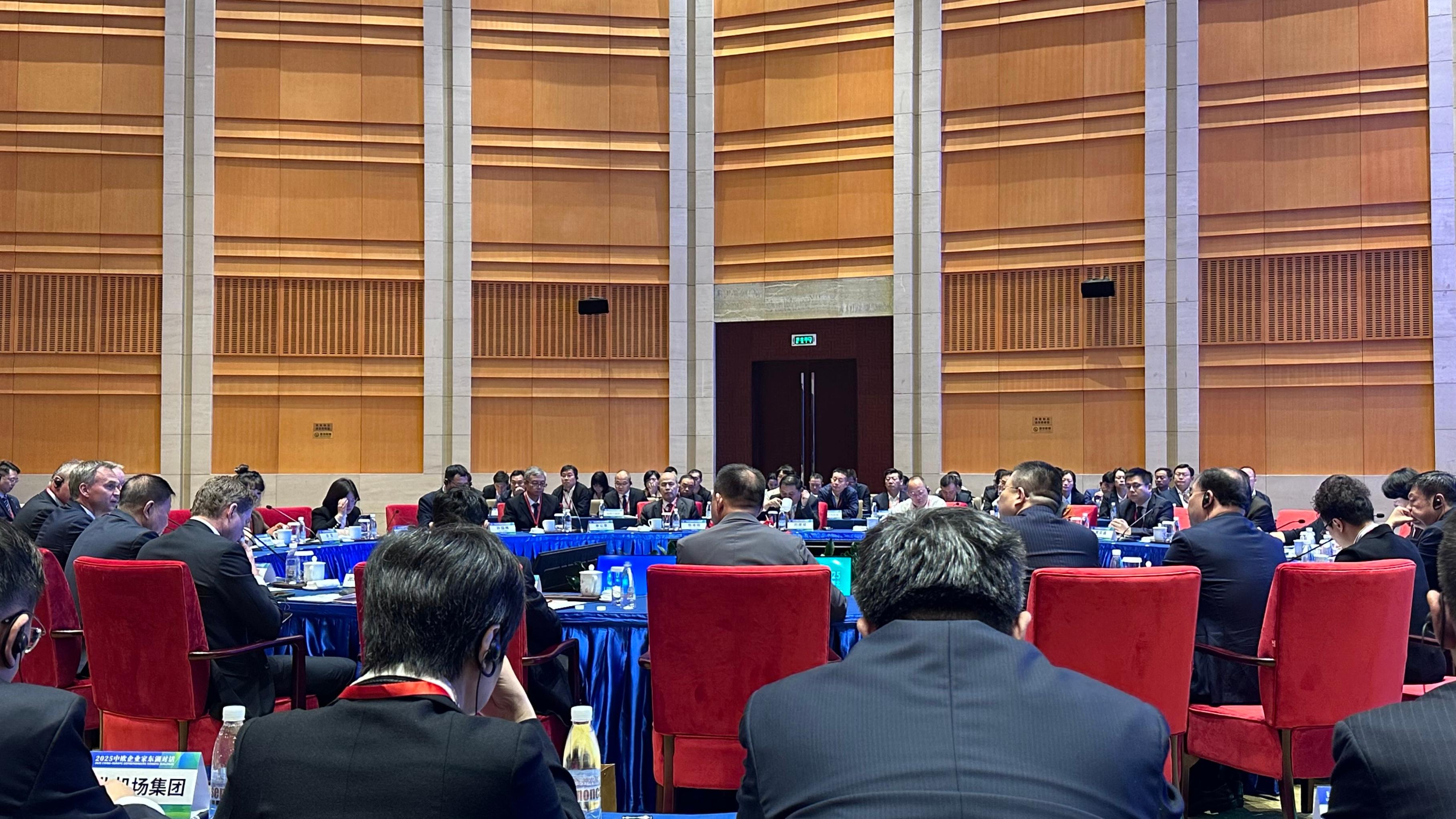 2025中欧企业家东湖对话现场。人民网记者 王绍绍摄