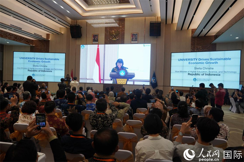 印尼高等教育与科学技术部副部长蒋黛兰发表讲话。人民网记者曹师韵摄